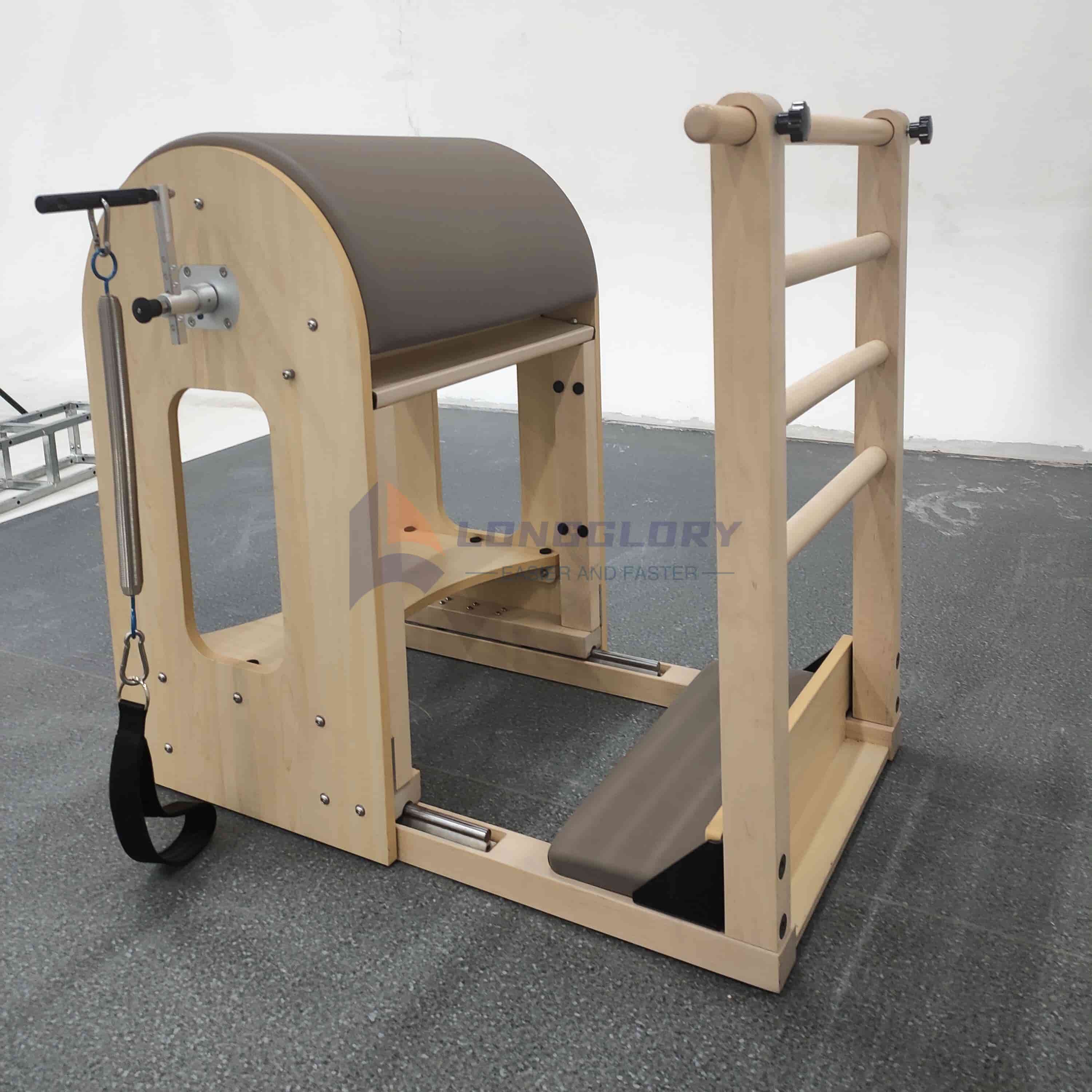 Reguleeritav vahtrapuust redeli tünn