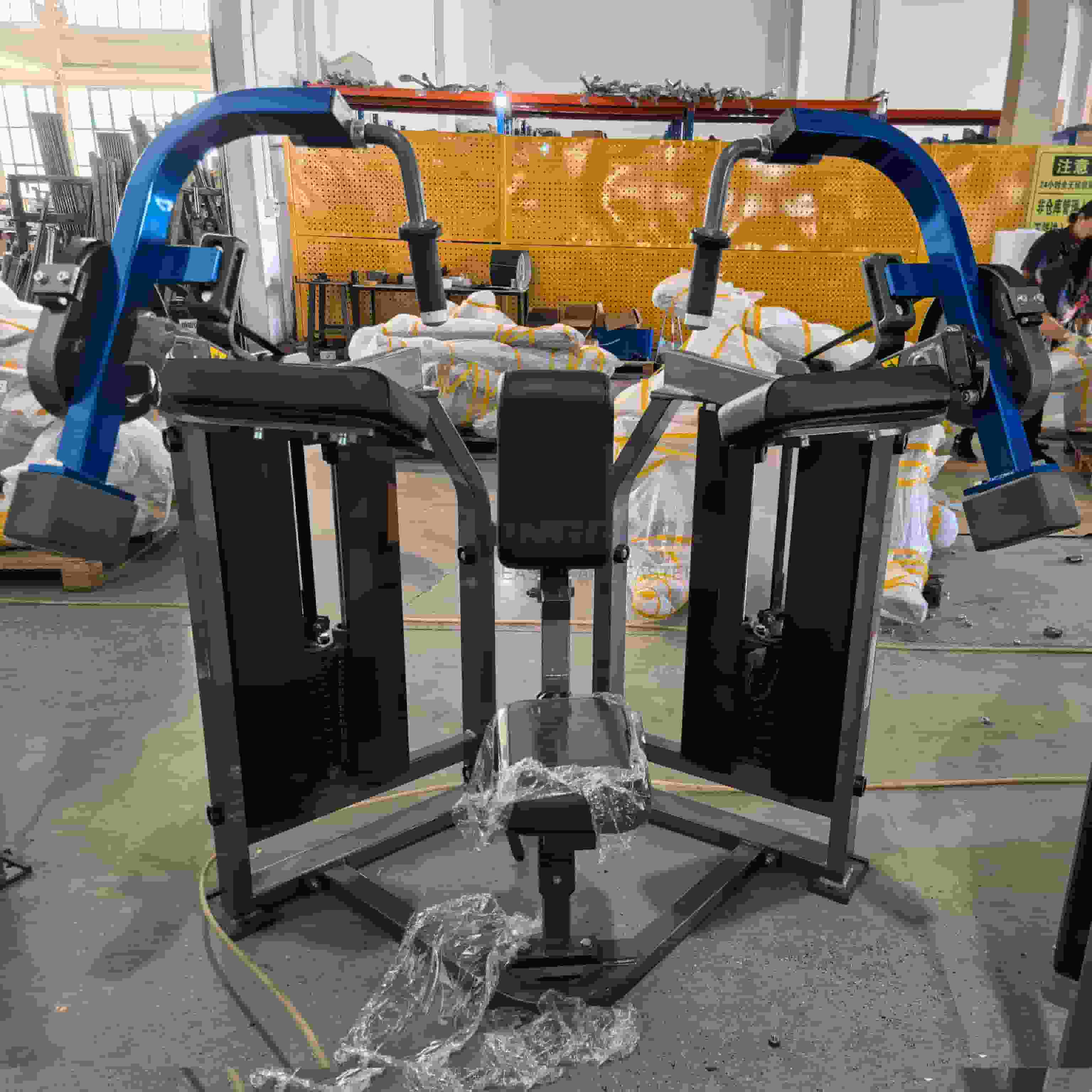 Iso lateraalne triitsepsi pikendusmasin